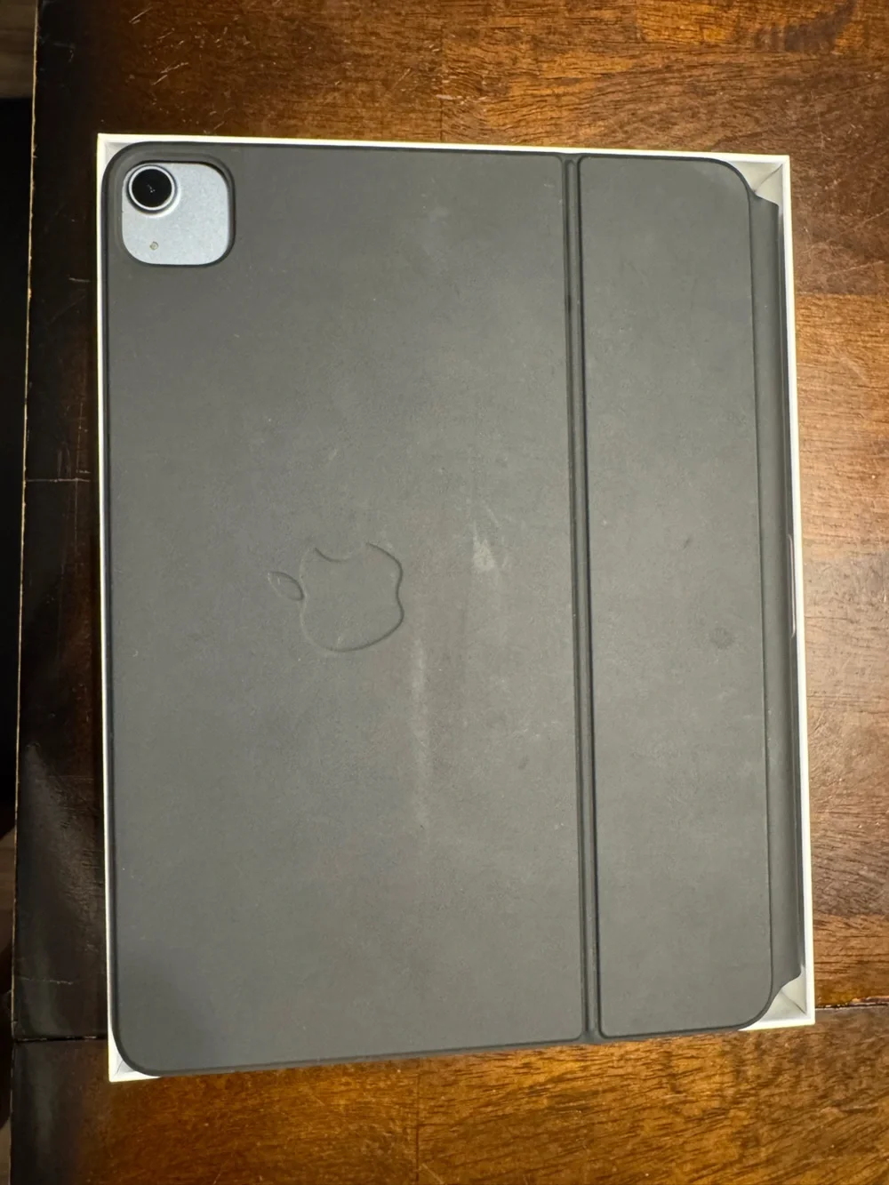 Apple iPad Air w/ Magic Keyboard (BUNDLE)